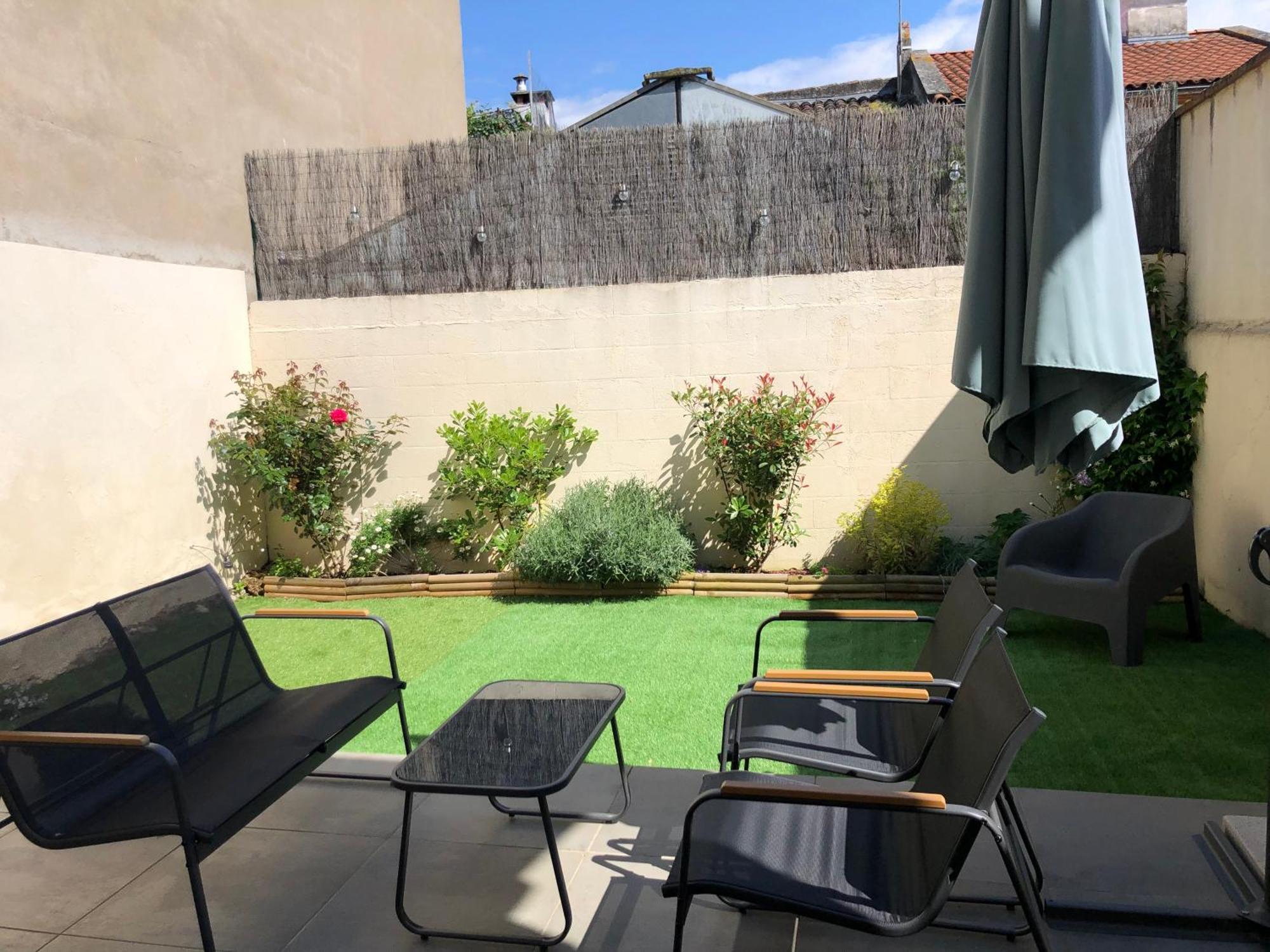 Apartment Maison De Village Avec Jardinet